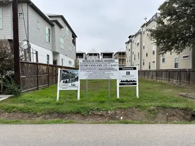 Yard and Lawn Signs Photo